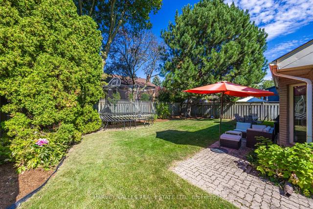 30 Denlow Blvd, House detached with 5 bedrooms, 4 bathrooms and 4 parking in Toronto ON | Image 18