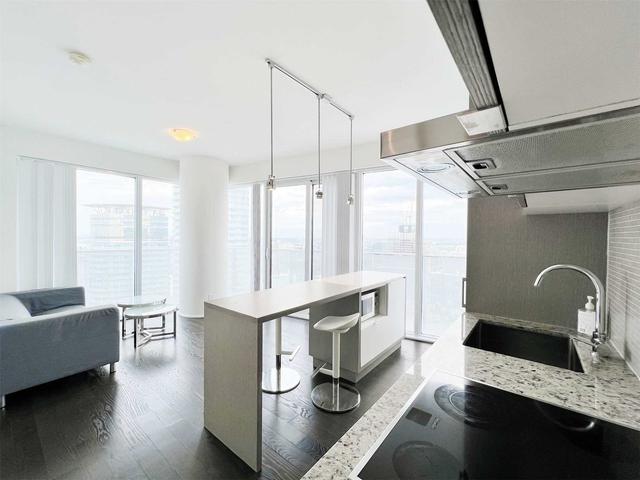 6302 - 100 Harbour St, Condo with 2 bedrooms, 2 bathrooms and 1 parking in Toronto ON | Image 15