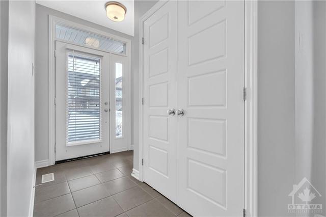 835 Cedar Creek Drive, Townhouse with 3 bedrooms, 3 bathrooms and 3 parking in Ottawa ON | Image 2