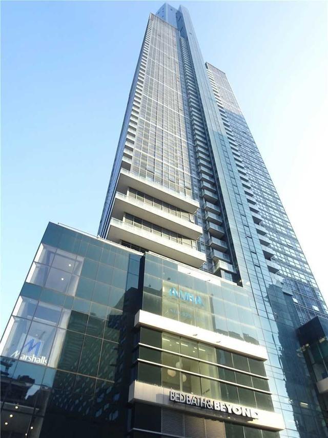 1106 - 386 Yonge St, Condo with 1 bedrooms, 1 bathrooms and 0 parking in Toronto ON | Image 1