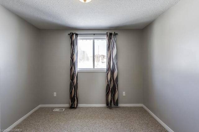 upper - 5 Henry Court, House semidetached with 3 bedrooms, 1 bathrooms and null parking in Guelph ON | Image 25