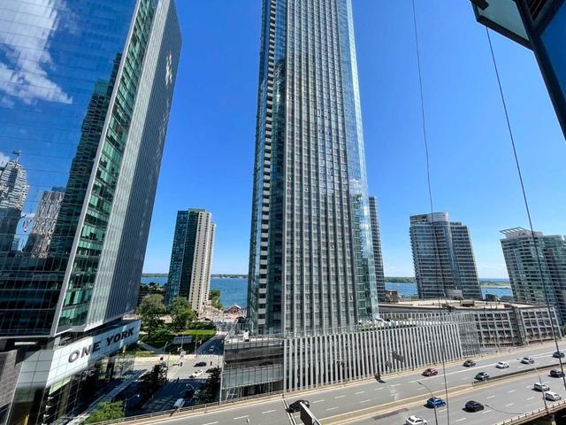1002 - 14 York St, Condo with 2 bedrooms, 2 bathrooms and 1 parking in Toronto ON | Image 3