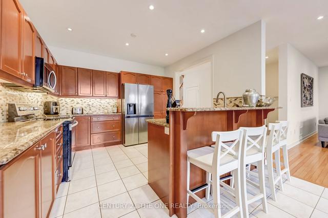 6 Weekes Ave, House detached with 4 bedrooms, 4 bathrooms and 7 parking in Richmond Hill ON | Image 3