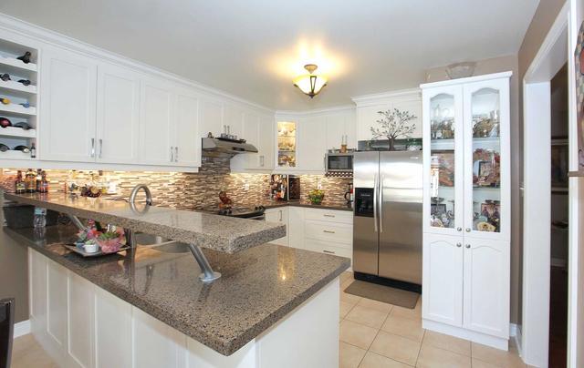 124 Richard Coulson Cres, House detached with 3 bedrooms, 4 bathrooms and 2 parking in Whitchurch Stouffville ON | Image 2