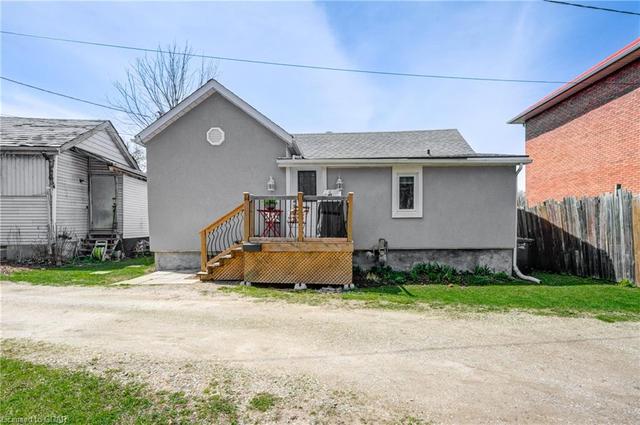 154 Alice Street, House detached with 2 bedrooms, 1 bathrooms and 3 parking in Guelph ON | Image 45