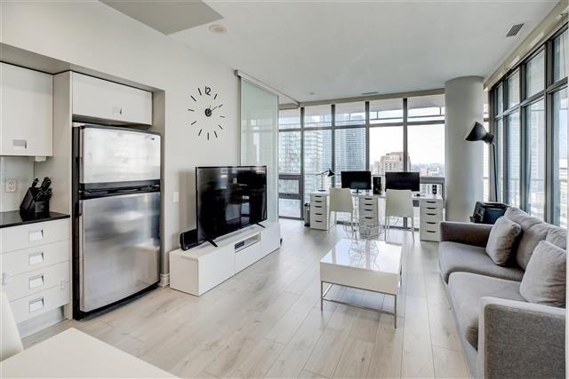 2607 - 33 Charles St E, Condo with 2 bedrooms, 1 bathrooms and 1 parking in Toronto ON | Image 25