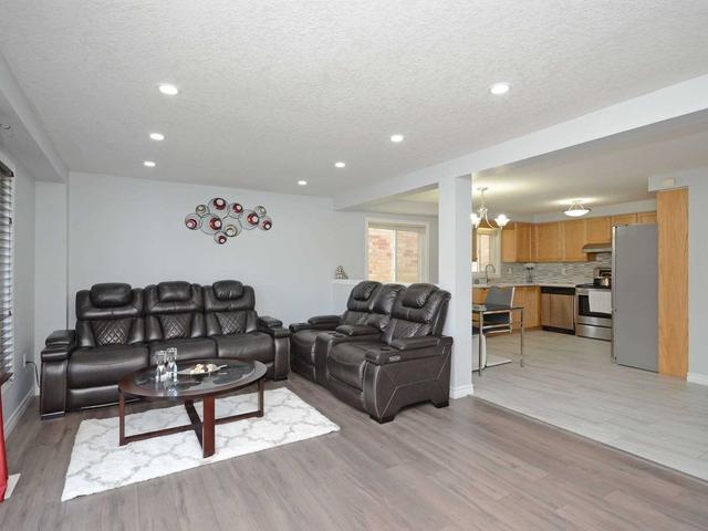 337 Mountain Laurel Cres, House detached with 3 bedrooms, 3 bathrooms and 3 parking in Kitchener ON | Image 3