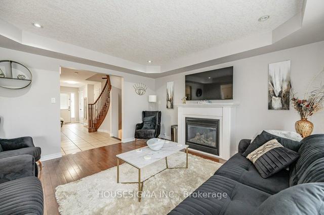 254 Springvalley Cres, House detached with 4 bedrooms, 4 bathrooms and 6 parking in Hamilton ON | Image 2