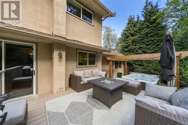 763 Helvetia Cres, House detached with 4 bedrooms, 3 bathrooms and 4 parking in Saanich BC | Image 37