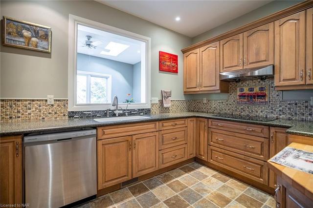 9 - 31 Melody Trail, House detached with 3 bedrooms, 2 bathrooms and 3 parking in St. Catharines ON | Image 7