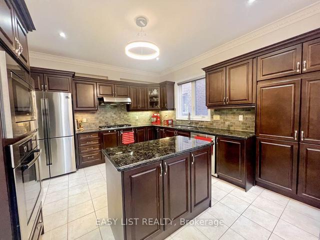7 Silvestre Ave, House detached with 4 bedrooms, 5 bathrooms and 4 parking in Vaughan ON | Image 3
