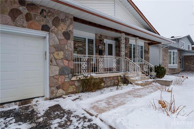 2084 Maywood Street, House detached with 4 bedrooms, 3 bathrooms and 5 parking in Ottawa ON | Image 3