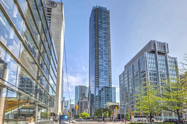 3201 - 180 University Ave, Condo with 2 bedrooms, 3 bathrooms and 1 parking in Toronto ON | Image 1