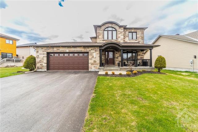 217 Sterling Avenue, House detached with 3 bedrooms, 4 bathrooms and 6 parking in Clarence Rockland ON | Image 1