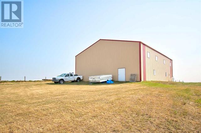 232060 Range Road 245, Home with 3 bedrooms, 2 bathrooms and null parking in Wheatland County AB | Image 32