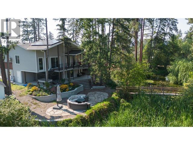 2455 Maquinna Road, House detached with 6 bedrooms, 4 bathrooms and 4 parking in Kelowna BC | Image 9