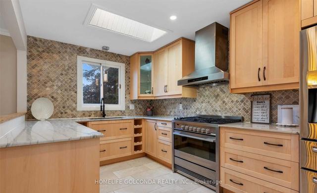 32 Wade Rd, House detached with 4 bedrooms, 4 bathrooms and 6 parking in Hamilton ON | Image 3