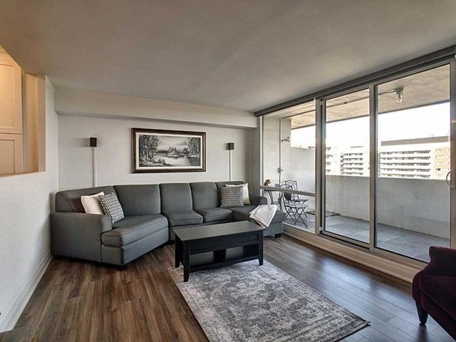 1805 - 250 Scarlett Rd, Condo with 2 bedrooms, 2 bathrooms and 1 parking in Toronto ON | Image 15