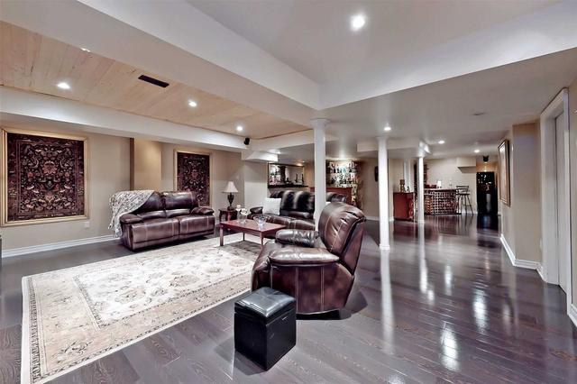 27 Hollylane Dr, House detached with 4 bedrooms, 4 bathrooms and 6 parking in Markham ON | Image 9