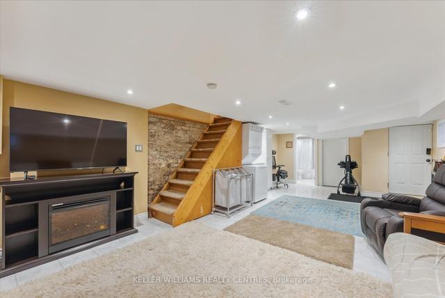 481 Jones Ave, House detached with 3 bedrooms, 3 bathrooms and 2 parking in Toronto ON | Image 16