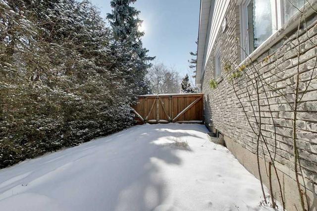 141 Castle Cres, House detached with 4 bedrooms, 3 bathrooms and 4 parking in Oakville ON | Image 28