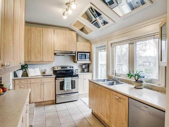 4047 Old Dundas St, House detached with 2 bedrooms, 2 bathrooms and 1 parking in Toronto ON | Image 6