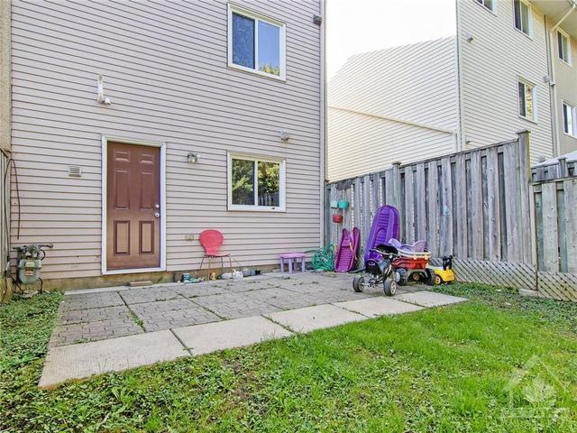1965 Greenway Park Lane, Townhouse with 3 bedrooms, 2 bathrooms and 2 parking in Ottawa ON | Image 20