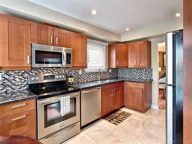 30 Omega Sq, House attached with 4 bedrooms, 4 bathrooms and 4 parking in Brampton ON | Image 22