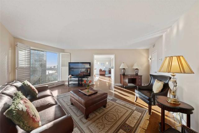 2508 - 65 Harbour Sq, Condo with 2 bedrooms, 2 bathrooms and 1 parking in Toronto ON | Image 3