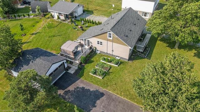 543 Walden Boulevard, House detached with 4 bedrooms, 1 bathrooms and 8 parking in Fort Erie ON | Image 2