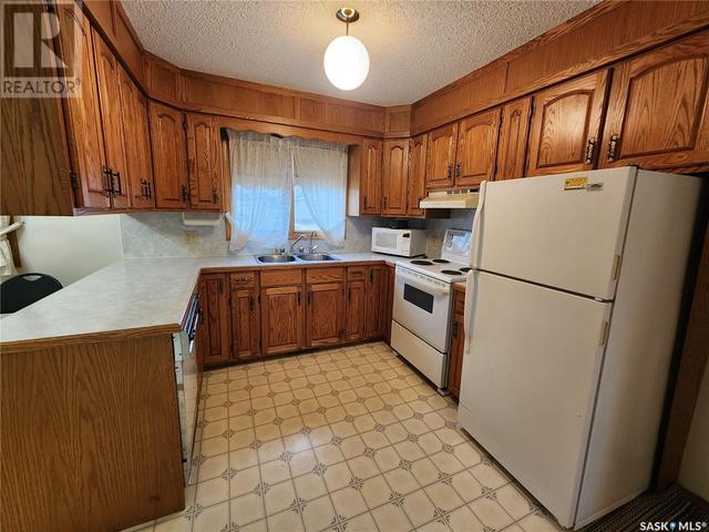 810 Pacific Street, House detached with 3 bedrooms, 2 bathrooms and null parking in Grenfell SK | Image 6
