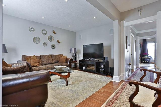 38 Sarah Street, House detached with 4 bedrooms, 2 bathrooms and 2 parking in Brantford ON | Image 5