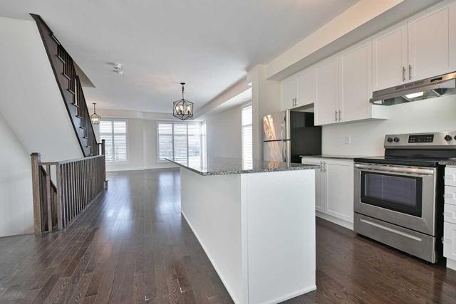 8200 Pine Valley Dr, House attached with 3 bedrooms, 3 bathrooms and 2 parking in Vaughan ON | Image 2