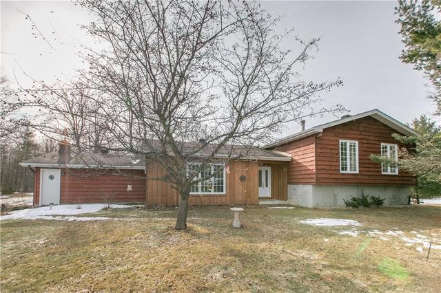 35 Old Kingston Road, House detached with 3 bedrooms, 2 bathrooms and 10 parking in Rideau Lakes ON | Image 2