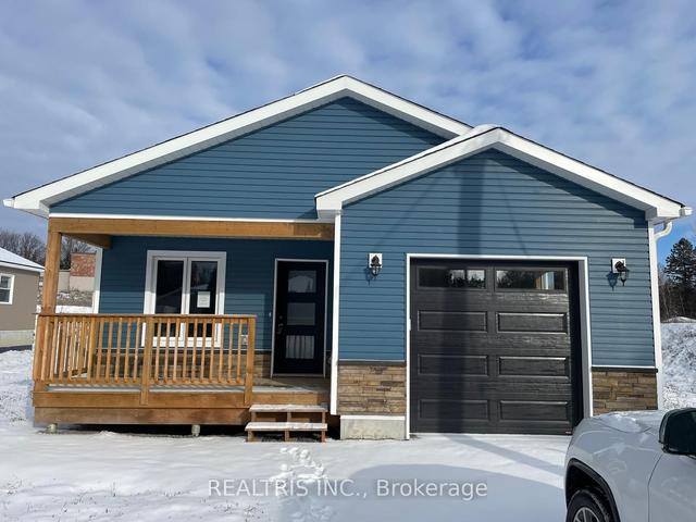 150 Patricia St, House detached with 3 bedrooms, 2 bathrooms and 2 parking in Greater Sudbury ON | Image 1