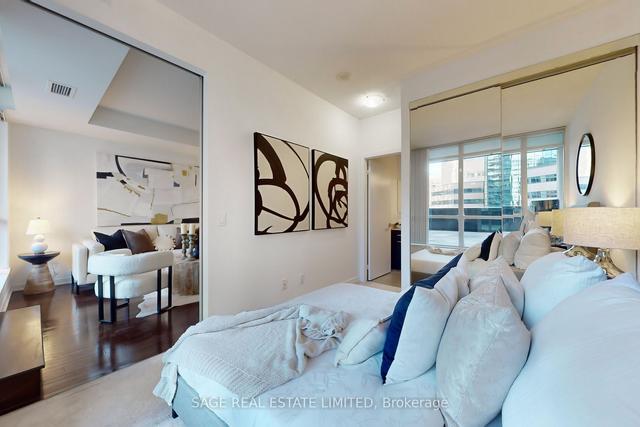 402 - 770 Bay St, Condo with 2 bedrooms, 2 bathrooms and 0 parking in Toronto ON | Image 9