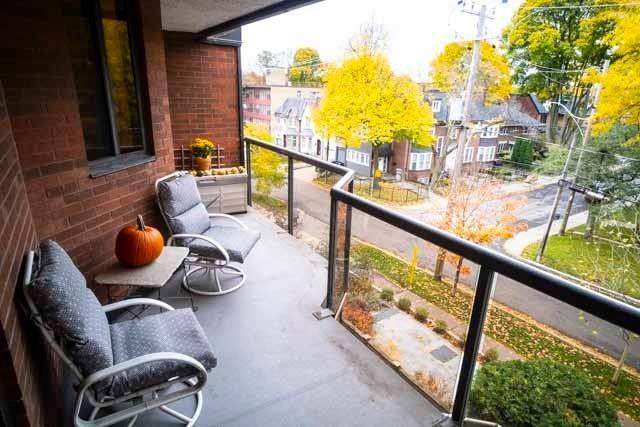 404 - 30 Glen Elm Ave, Condo with 2 bedrooms, 2 bathrooms and 1 parking in Toronto ON | Image 5