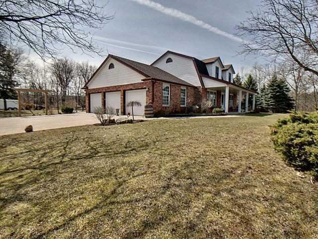 9240 Warner Rd, House detached with 3 bedrooms, 3 bathrooms and 19 parking in Niagara Falls ON | Image 2