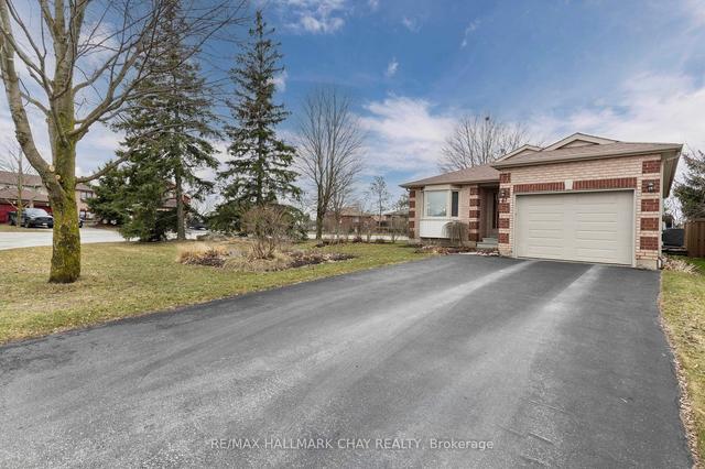 42 Assiniboine Dr, House detached with 3 bedrooms, 2 bathrooms and 5 parking in Barrie ON | Image 12
