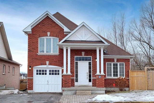 19 Scottsdale Dr, House detached with 3 bedrooms, 4 bathrooms and 3 parking in Clarington ON | Image 1