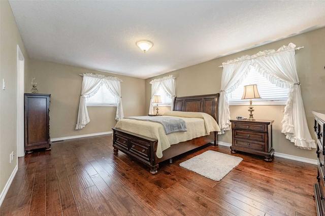 211 Daimler Dr, House detached with 4 bedrooms, 4 bathrooms and 4 parking in Kitchener ON | Image 11
