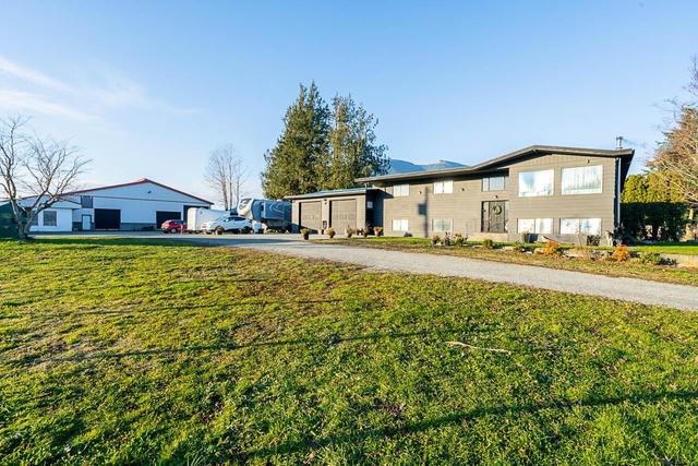 38201 Jones Road, House detached with 6 bedrooms, 2 bathrooms and null parking in Fraser Valley G BC | Image 2