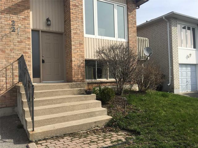 22 Dunkin Ave, House detached with 3 bedrooms, 2 bathrooms and 5 parking in Clarington ON | Image 12