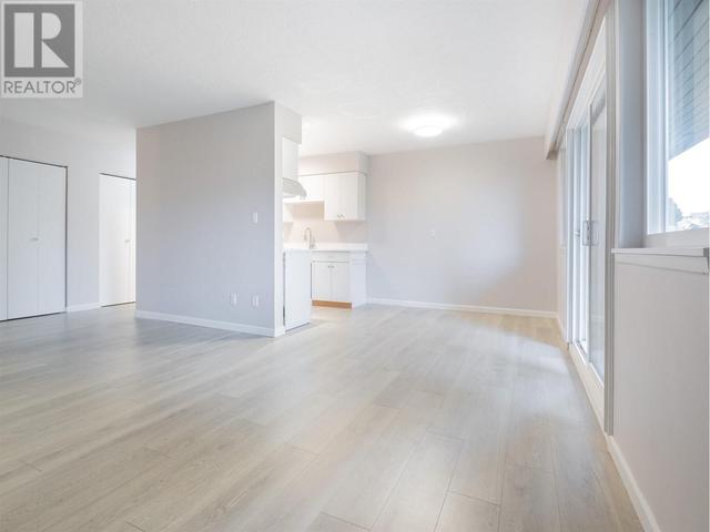 125 - 5750 Hastings Street, Condo with 3 bedrooms, 1 bathrooms and 1 parking in Burnaby BC | Image 4
