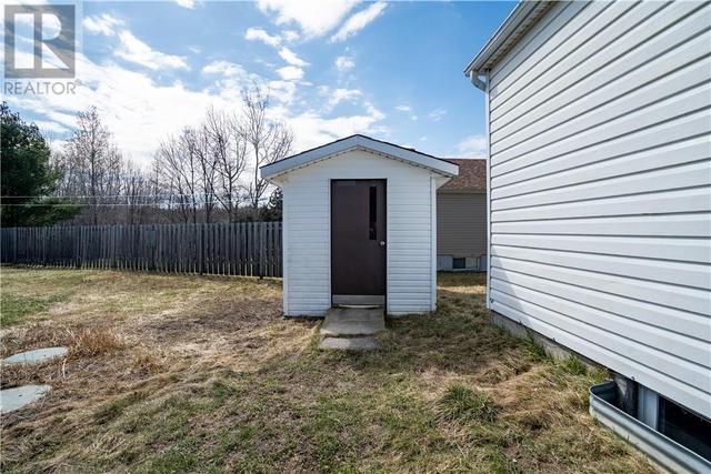 18 Moonlight Beach Road, House detached with 2 bedrooms, 1 bathrooms and null parking in Greater Sudbury ON | Image 14