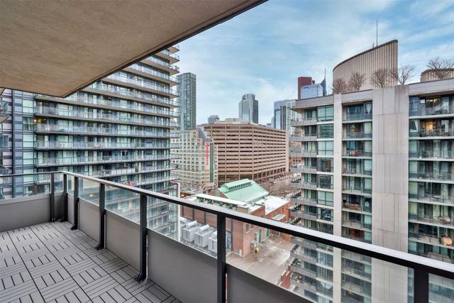 1633 - 111 Elizabeth St, Condo with 2 bedrooms, 2 bathrooms and 1 parking in Toronto ON | Image 30