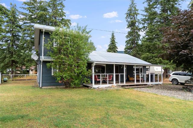 3747 Hilliam Road, House detached with 4 bedrooms, 2 bathrooms and null parking in Columbia Shuswap F BC | Card Image