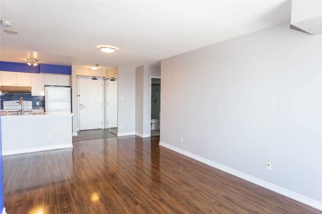 1806 - 256 Doris Ave, Condo with 2 bedrooms, 2 bathrooms and 1 parking in Toronto ON | Image 15