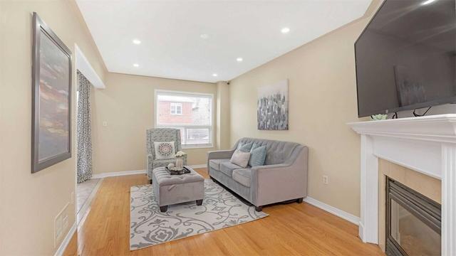 8 Timbertop Cres, House semidetached with 4 bedrooms, 3 bathrooms and 4 parking in Brampton ON | Image 5