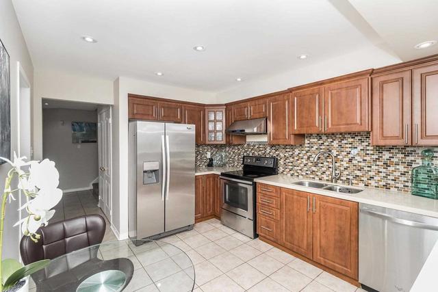 136 Bunchberry Way, House detached with 3 bedrooms, 3 bathrooms and 4 parking in Brampton ON | Image 4